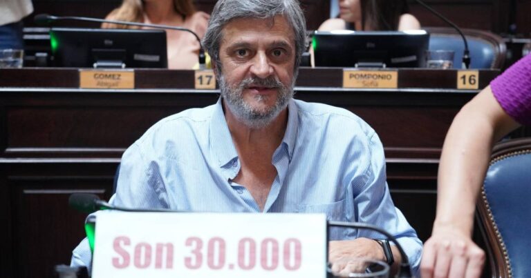 24M sesión, Legislatura bonaerense. Pacagnini: Son 30000, fue y es genocidio
