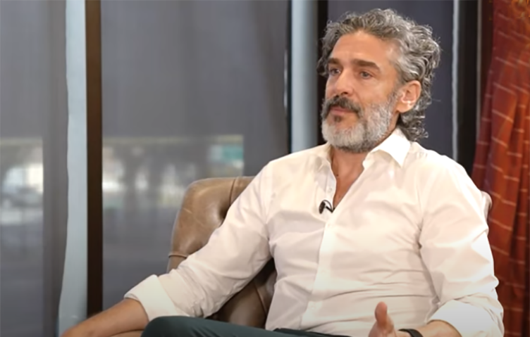 El súper chisme de la nueva y joven novia de Leo Sbaraglia: Ella se lo levantó a él en