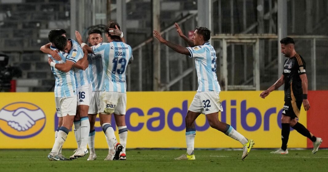 860529-racing-rescato-un-empate-sobre-la-hora-ante-colo-colo-y-respira-en-la-copa-libertadores