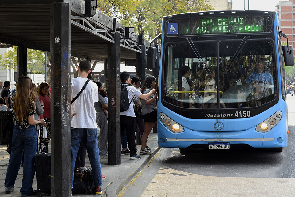 906756-paro-de-colectivos-el-6-de-mayo-la-uta-anuncio-una-huelga-nacional-por-24-horas