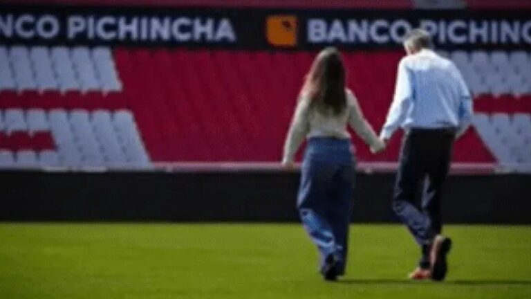 El Patón Bauza volvió a casa: emotiva visita a Liga de Quito y reencuentro con su gloria