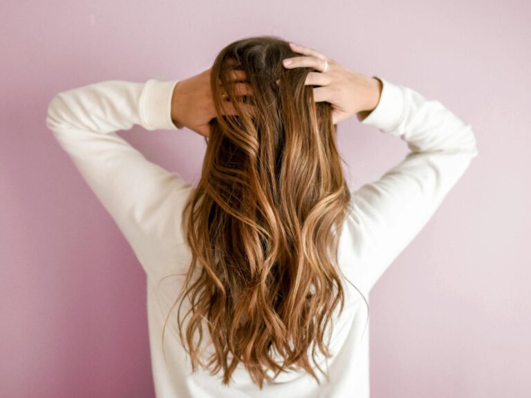 Para qué sirve aplicar agua de arroz en el cabello